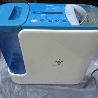 ハイブリッド加湿器 SHARP 除菌イオン搭載加湿器 リビングルーム向け ブルーの画像