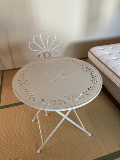 【美品】ガーデニングテーブル、イス一脚　ホワイト