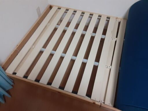 【現在取引中】セミダブル ベッド