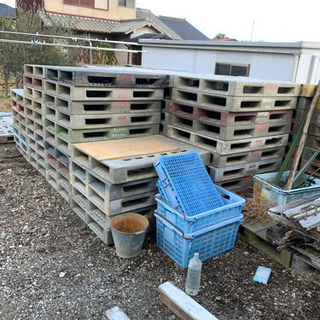 プラスチック　パレット　0.9×1.1 中古