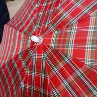 レトロ 赤チェックの折り畳み傘の画像