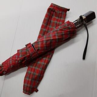 レトロ 赤チェックの折り畳み傘の画像