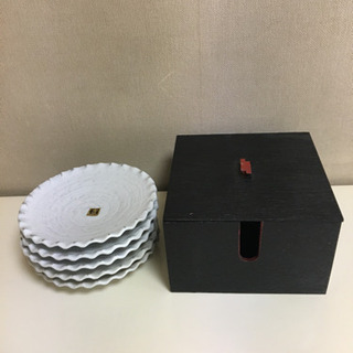 乳白丸皿　17センチ　5枚セット　黒箱付　新品同様　頂いた品なの...