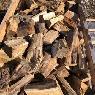 未乾燥 ゴロ薪 広葉樹 軽トラ一杯6000円の画像