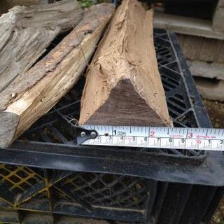 キャンプに最適！広葉樹の中太薪。含水率16％程度。茨城県潮来市。の画像