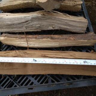 キャンプに最適！広葉樹の中太薪。含水率16％程度。茨城県潮来市。の画像