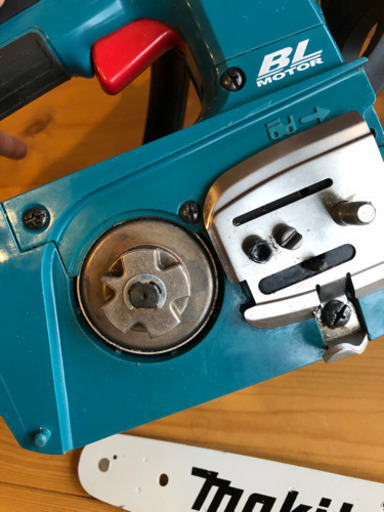 【値下げ美品】マキタ充電式チェーンソー
