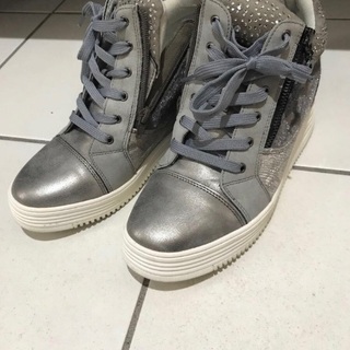 ビジュー付きスニーカー ブーツ　ハイカット靴の画像