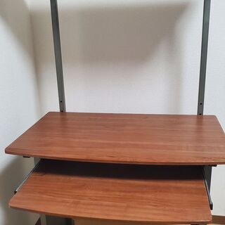 パソコンデスク0円　引き取りに来てくださる方お譲りします。
