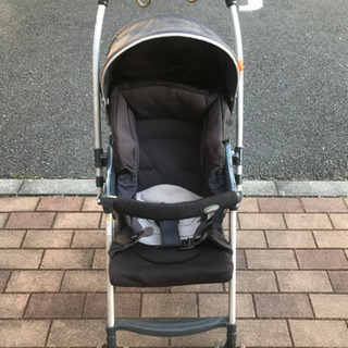 コンビ　ベビーカーの画像