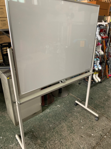 ウチダ　ホワイトボード　両面　盤面120×90  中古　美品