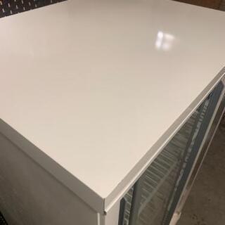 【売約済み】ホシザキ SSB-70C2 冷蔵ショー
ケース スライド扉タイプ 267L　厨房　厨房機器　大型　店舗　什器　hoshizaki 瓶冷やし

わずかなスペースに設置可能
客席フロアーやサービスカウンターなど､わずかなスペースに設置できます｡各種ディスペンサーなどの置台にピッタリ｡の画像