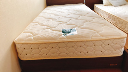 【新品同様】【梓苑様商談中】France Bed フランスベッド　ZELT 高密度連続スプリングマットレス ホワイトZT-030 S(シングルサイズ)　幅97センチ　防ダニ 抗菌・防臭加工 【日本製】