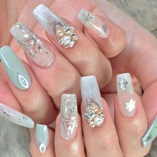 なんばCityすぐ側！【経験者】ネイリスト急募！！パート[時給1100円～1400円][週2～OK][土日は入れる方][遅番できる方]の画像