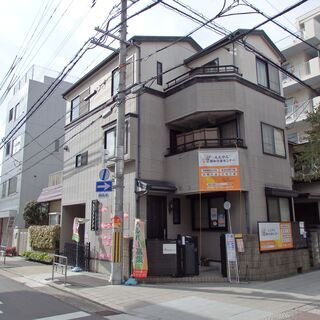 【☆経験・年齢不問☆】月給244,580円以上！夜勤無し！サービ...
