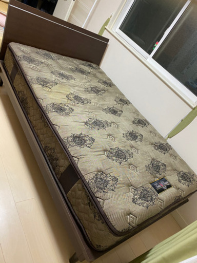 セミダブルベッド