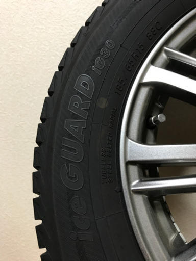 スタッドレスタイヤ　YOKOHAMA 185/65R15 デミオに使用