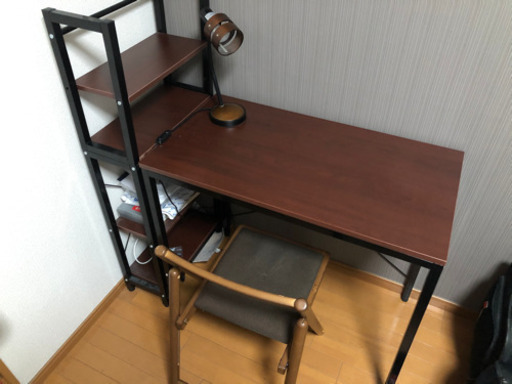 【引取先決まりました】パソコンデスク＋木製チェア＋ランプ