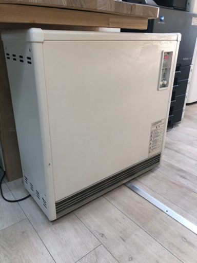 蓄熱式電気暖房器