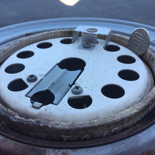 中古　2005年製　石油ストーブ　自然通気形　開放式　幅46　　奥行46　　高さ60　 （ｃｍ）　大きい　丸型の画像