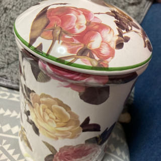 薔薇の素敵な陶器　(最終お値下げ)