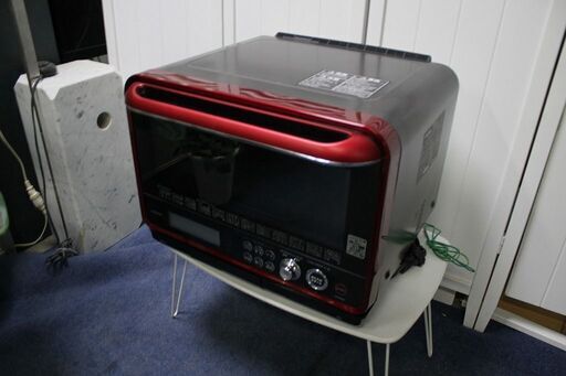 R2606) TOSHIBA 中古東芝　過熱水蒸気オーブンレンジ　石窯ドーム　ER-ND300（R)レッド 2015年製! 電子レンジ 店頭取引大歓迎♪