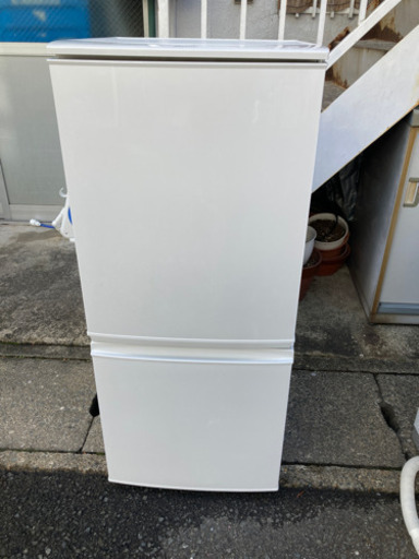 白色2ドア冷蔵庫