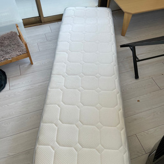 セミシングルマットレスとセミシングル折りたたみベッド