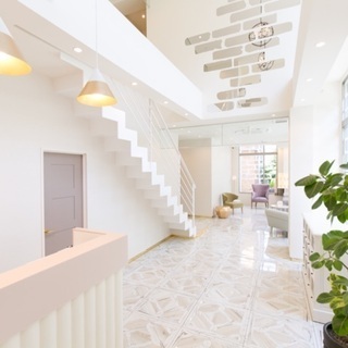 【箕面駅近】週1〜2日　アイリスト急募の画像