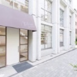 【箕面駅近】週1〜2日　アイリスト急募の画像