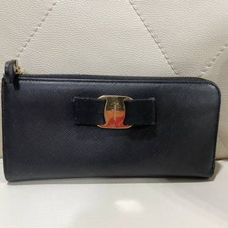 フェラガモ ヴァラリボン 長財布の画像