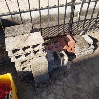 植木鉢　レンガ　ブロック　土　無料の画像