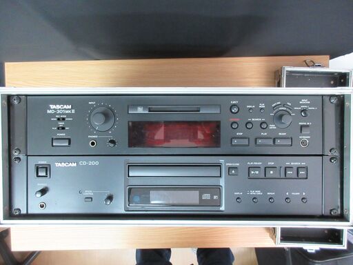 業務用CDデッキMDデッキセット　 TASCAM CD-200　TASCAM MD-301mkⅡ ラックケース付き