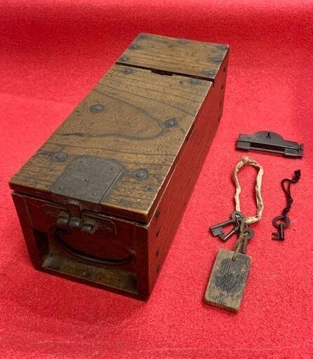 ★価格DOWN★アンティーク　金庫　鍵付き　古道具　骨董品