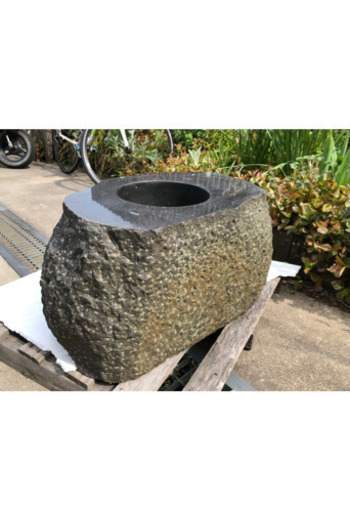 和風のお庭が好きな方必見！【手水鉢】