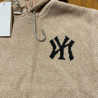 NYビックロゴ　トラックスーツ上下セット　ベージュ　サイズ140の画像