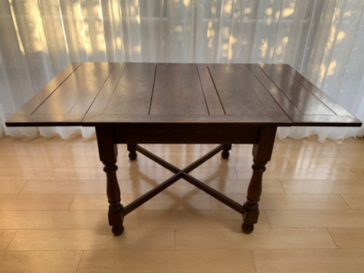 イギリスアンティークテーブル、椅子４脚