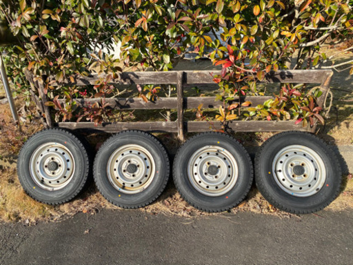 新品スタッドレスタイヤセット　エブリィ