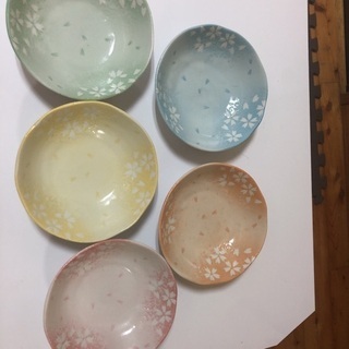 お皿5点セット籠付き