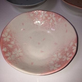 お皿5点セット籠付きの画像