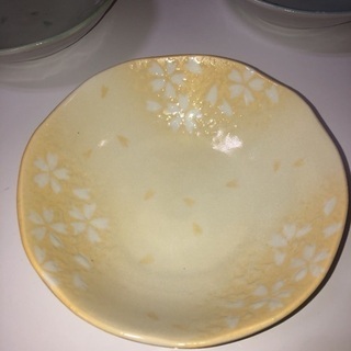 お皿5点セット籠付きの画像