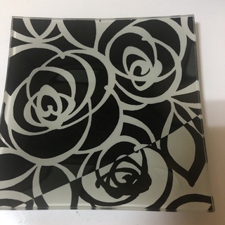 ティーカップと受け皿の画像