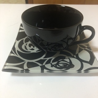 ティーカップと受け皿の画像