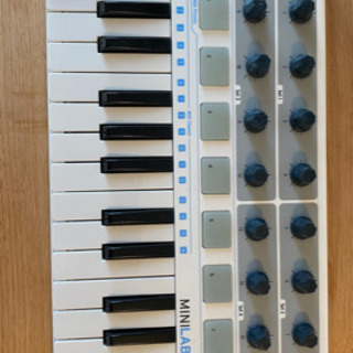 MIDIキーボード