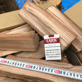 薪　薪ストーブ　ミカンコンテナ1杯　25キロほどの画像