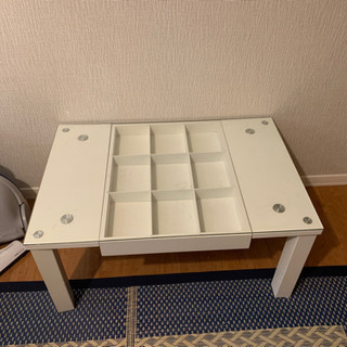 ガラステーブルの画像