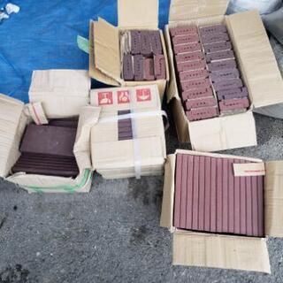 レンガ調のタイル二種類の画像