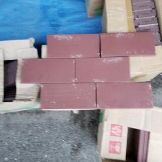 レンガ調のタイル二種類の画像