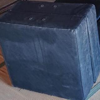 【お話中です】大きな折りたたみクッション（3個あります）の画像