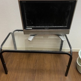 テレビとテーブル差し上げます